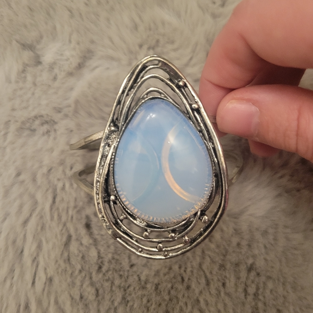 MOONSTONE STATEMENT BRACELET - Picture 4 of 9
